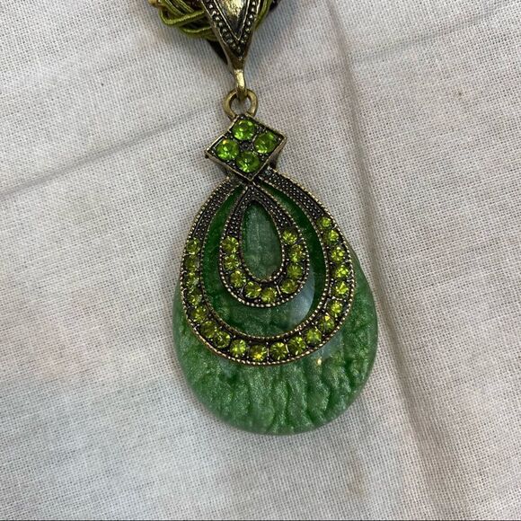 New without Tags Olivia & Ivy‎ Olive Teardrop Beaded Necklace - Picture 5 of 13